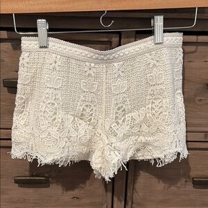 Chic Crochet Lace Shorts in Cream